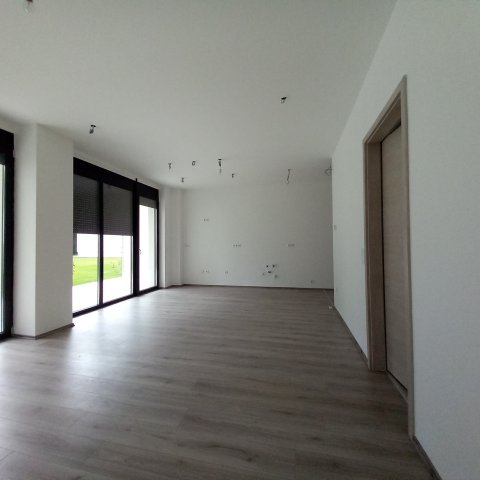 Eladó téglalakás, Balatonfenyvesen 142.08 M Ft, 3 szobás