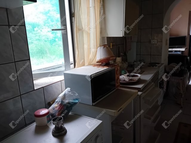 Eladó családi ház, Neszmélyen 15 M Ft, 2 szobás