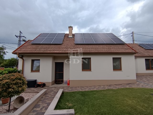 Eladó családi ház, Fóton 142.5 M Ft, 3+1 szobás