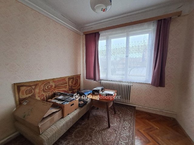 Eladó családi ház, Kisújszálláson 20 M Ft, 2+1 szobás