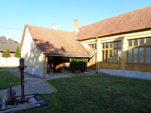 Eladó családi ház, Izsákon, Kölcsey Ferenc utcában 17.9 M Ft