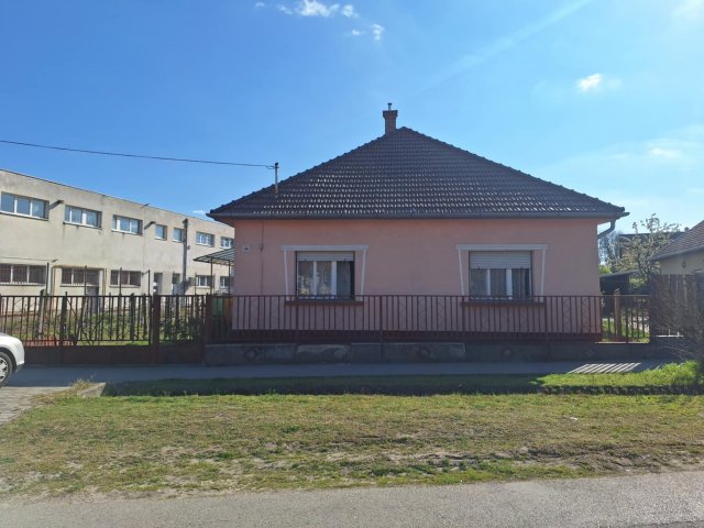Eladó családi ház, Taksonyon 54.9 M Ft, 2 szobás