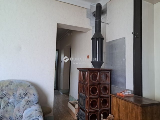 Eladó családi ház, Mendén 60.9 M Ft, 3 szobás