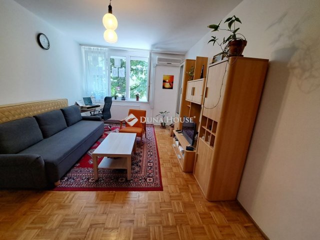 Eladó téglalakás, Szegeden 39.9 M Ft, 2 szobás