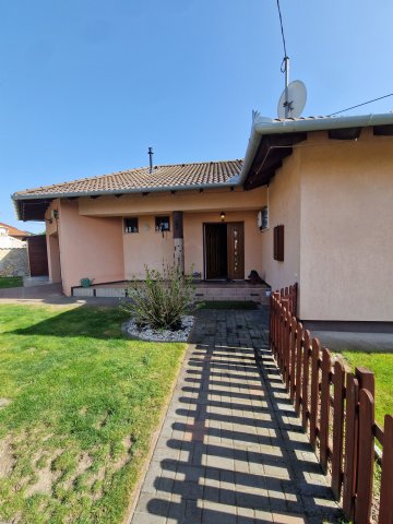 Eladó családi ház, Alsónémediben 129.9 M Ft, 4 szobás