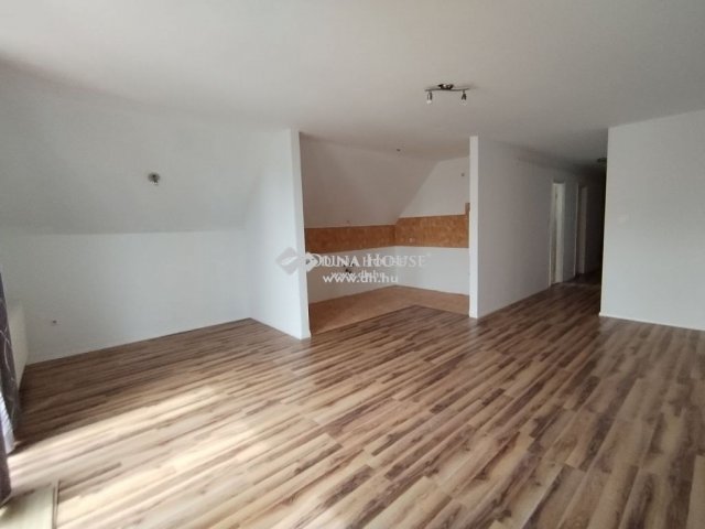 Eladó téglalakás, Szegeden 64 M Ft, 3 szobás