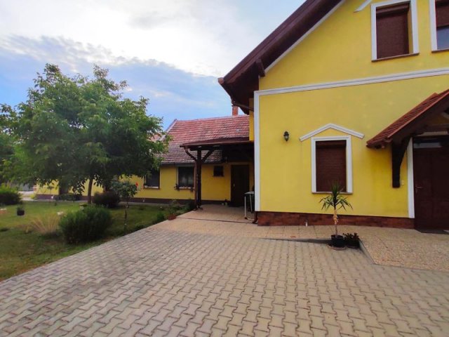 Eladó családi ház, Dabason 225 M Ft, 7 szobás