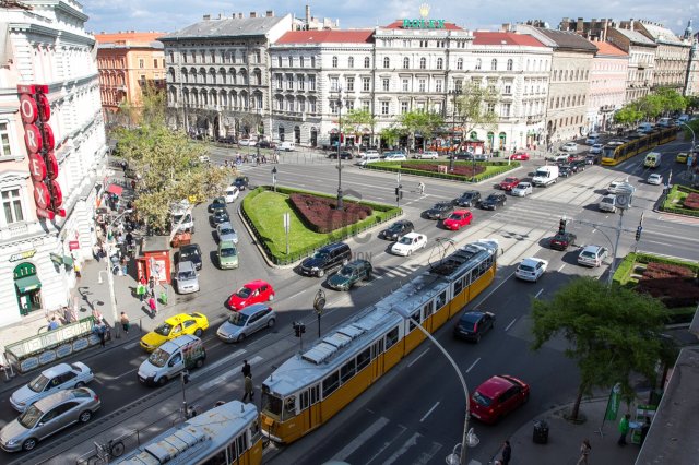 Eladó téglalakás, Budapesten, VI. kerületben 168 M Ft, 3 szobás