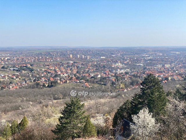 Eladó telek Pécs