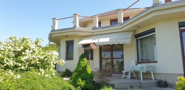 Eladó családi ház, Budakeszin 339 M Ft, 5 szobás