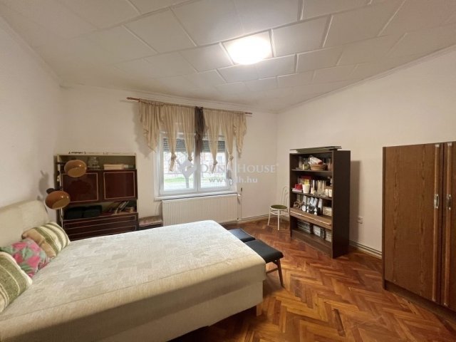 Eladó családi ház, Veszprémben 79.9 M Ft, 4 szobás