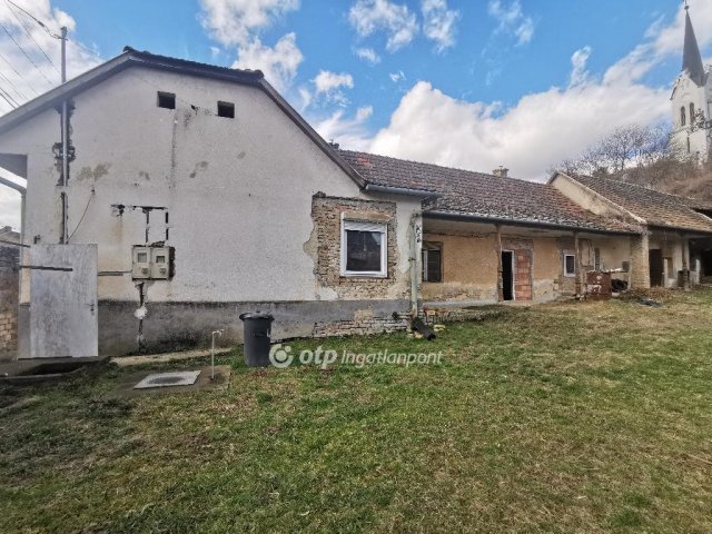 Eladó családi ház, Kölesden 12 M Ft, 4 szobás