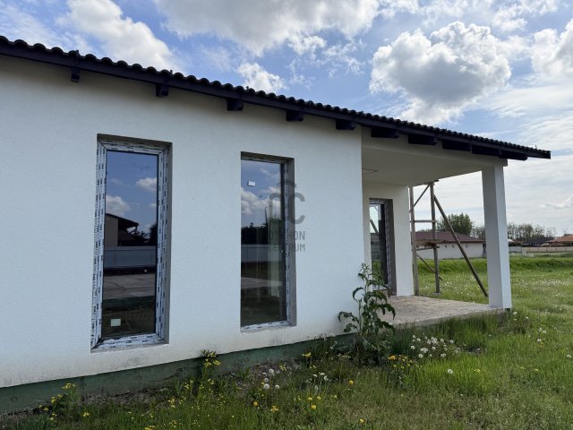 Eladó ikerház, Nyíregyházán 68 M Ft, 3 szobás