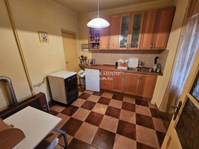 Eladó családi ház, Vecsésen 118 M Ft, 6 szobás