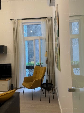Kiadó téglalakás, albérlet, VIII. kerületben, Bezerédj utcában