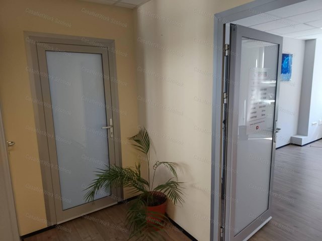 Kiadó iroda, Szolnokon 180 E Ft / hó, 2 szobás