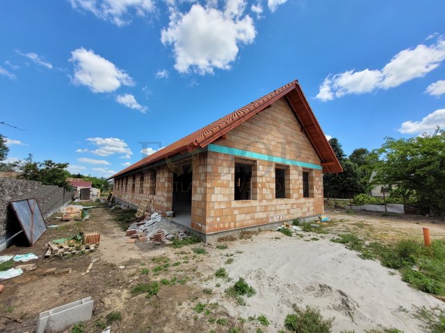 Eladó ikerház, Monoron 86.6 M Ft, 5 szobás / költözzbe.hu