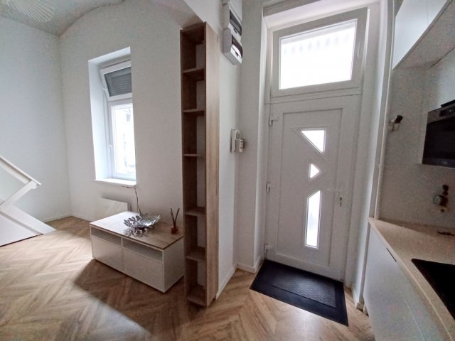 Eladó téglalakás, Budapesten, VI. kerületben 49.9 M Ft, 1 szobás