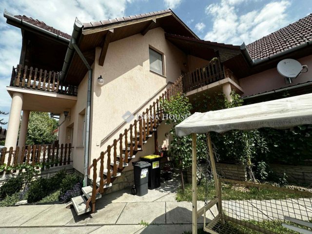 Eladó családi ház, Siófokon 155 M Ft, 8 szobás