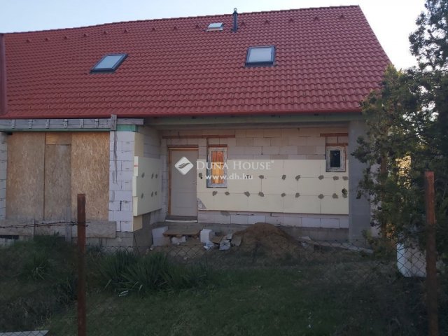 Eladó sorház, Veresegyházon 250 M Ft, 1 szobás