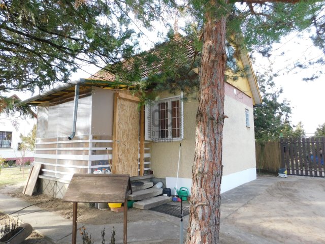 Eladó családi ház, Tápiószentmártonon 14.9 M Ft, 2 szobás