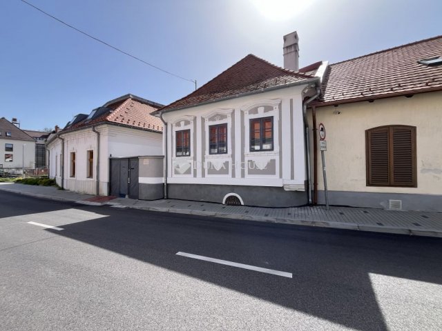 Eladó családi ház, Veszprémben 80 M Ft, 3 szobás