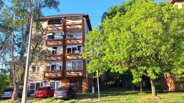 Eladó panellakás, Szegeden 49.9 M Ft, 2+1 szobás
