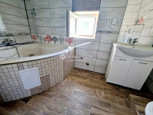 Eladó családi ház, Tápióbicskén 13.99 M Ft, 3 szobás