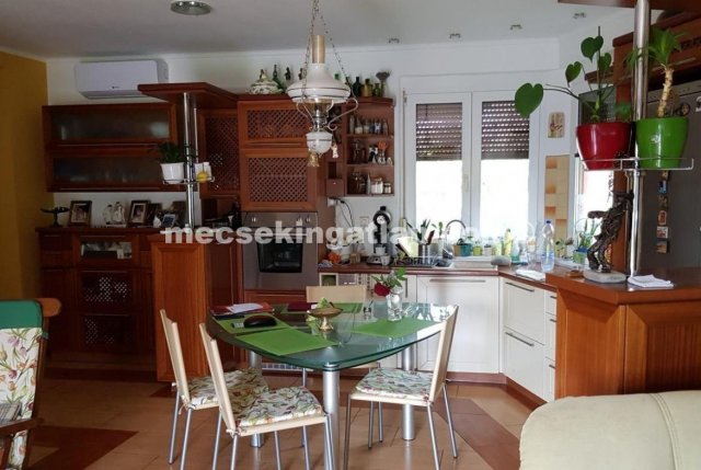 Kiadó családi ház, albérlet, Pécsett 85 E Ft / hó, 1 szobás