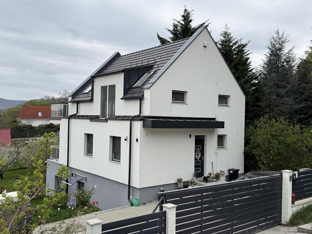 Eladó ikerház, Szentendrén 125 M Ft, 5 szobás