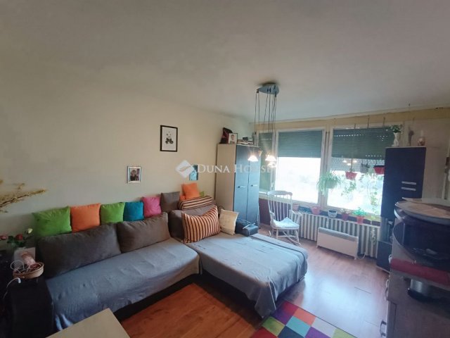 Eladó panellakás, Dombóváron 16.9 M Ft, 2 szobás
