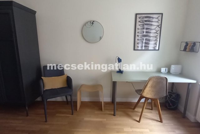 Kiadó családi ház, albérlet, Pécsett, Vince utcában, 1 szobás