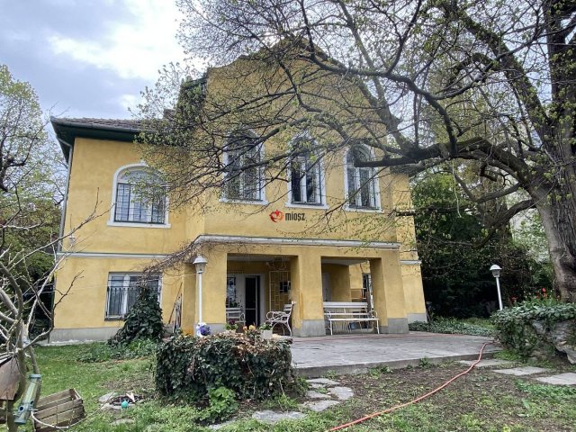 Eladó családi ház, Budapesten, XII. kerületben 333 M Ft