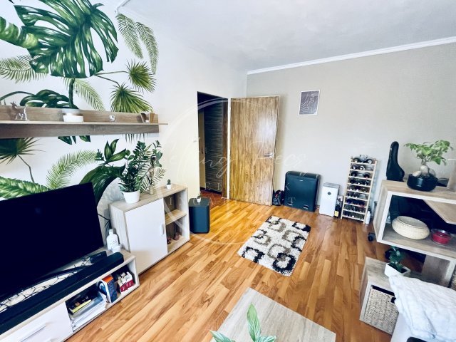 Eladó panellakás, Pécsett, Mezőszél utcában 46.99 M Ft