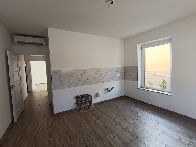 Eladó téglalakás, Cegléden 48 M Ft, 3 szobás