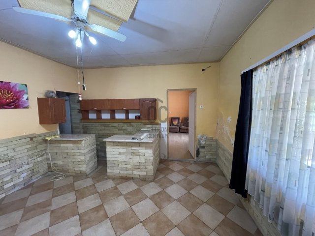 Eladó családi ház, Szekszárdon 8.5 M Ft, 4 szobás