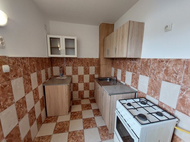 Eladó panellakás, Pécsett 31.9 M Ft, 2 szobás