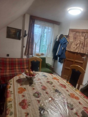 Eladó családi ház, Únyon 58 M Ft, 4 szobás