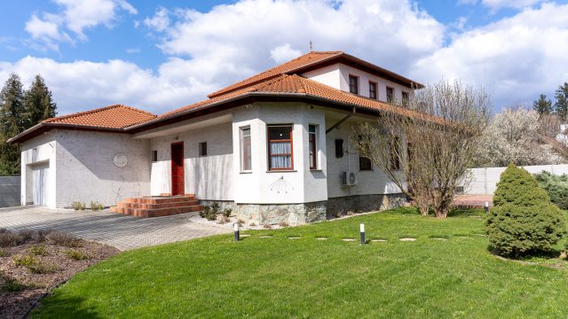 Eladó családi ház, Csobánkán 160 M Ft, 5 szobás