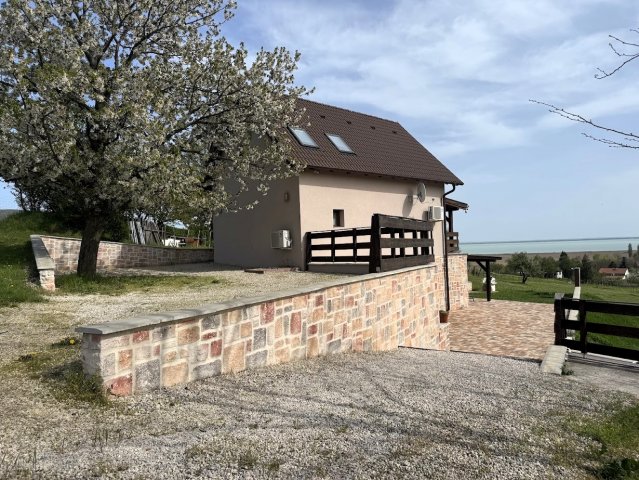 Eladó családi ház, Szigligeten 125 M Ft, 2+2 szobás