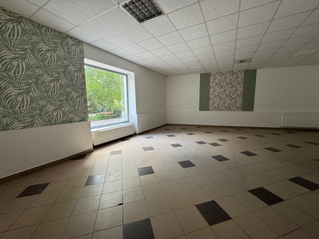 Kiadó üzlethelyiség, Nagykőrösön 350 E Ft / hó
