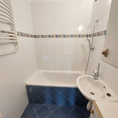 Eladó panellakás, Tatabányán 39.9 M Ft, 3 szobás