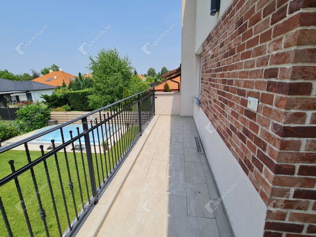 Eladó családi ház, Szegeden 295.99 M Ft, 7 szobás