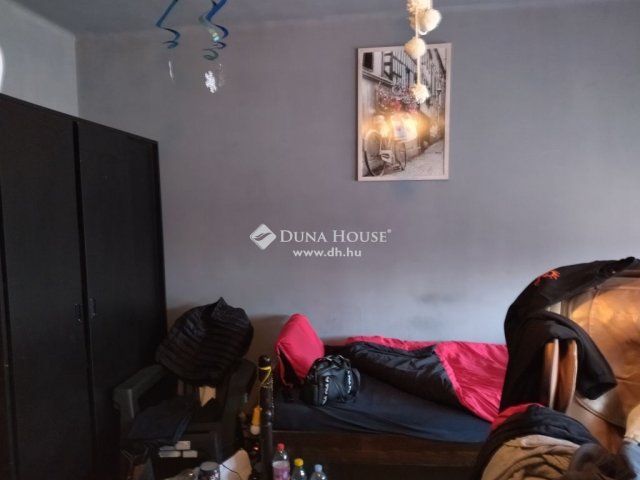 Eladó családi ház, Cegléden 75 M Ft, 5 szobás