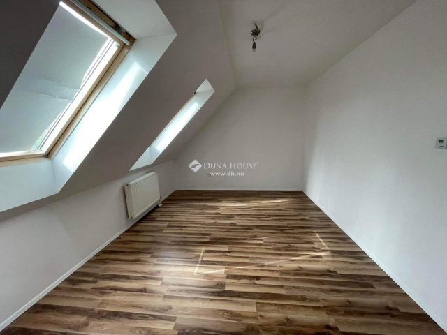 Eladó téglalakás, Szegeden 64 M Ft, 3 szobás