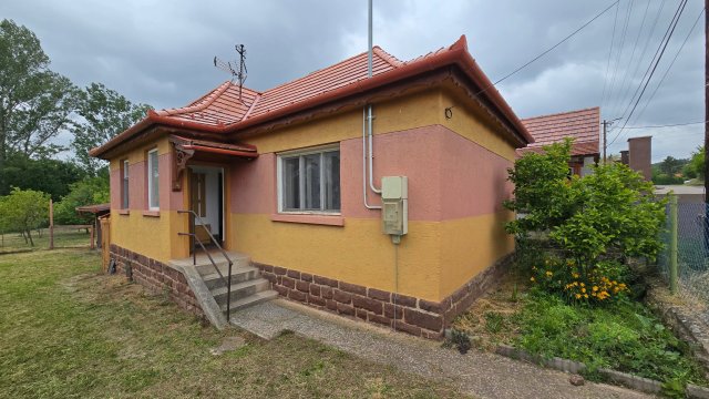 Eladó családi ház, Lovason 49 M Ft, 2 szobás