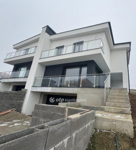 Eladó ikerház, Pécelen 154.99 M Ft, 5 szobás