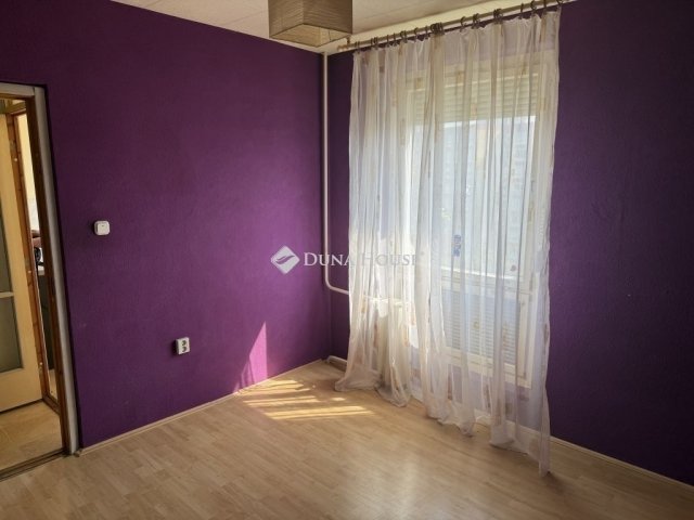 Eladó panellakás, Pécsett 39.99 M Ft, 2 szobás
