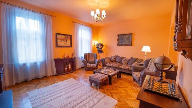 Eladó családi ház, Szegeden 229.9 M Ft, 6 szobás