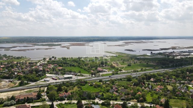 Eladó ikerház, Velencén 136 M Ft, 4 szobás